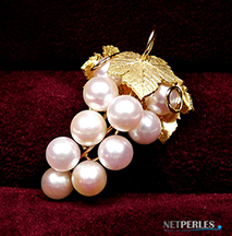 Gioiello di perle akoya, in Oro 18K e perle Akoya, come Pendente o Spilla