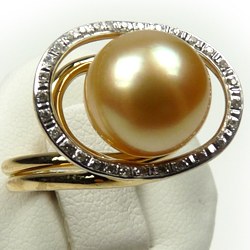 Anello in oro 18 carati e perla coltivata filippina dorata AAA