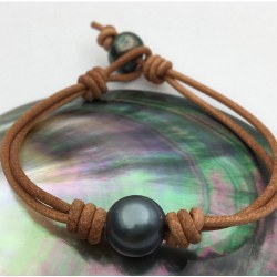 Braccialetto o Collana Cuoio perla nera di Tahiti 11-12 mm AA tra due nodi