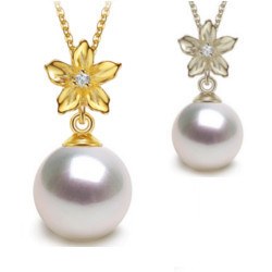 Pendente in Oro 18k, diamante e perla Akoya bianca AAA